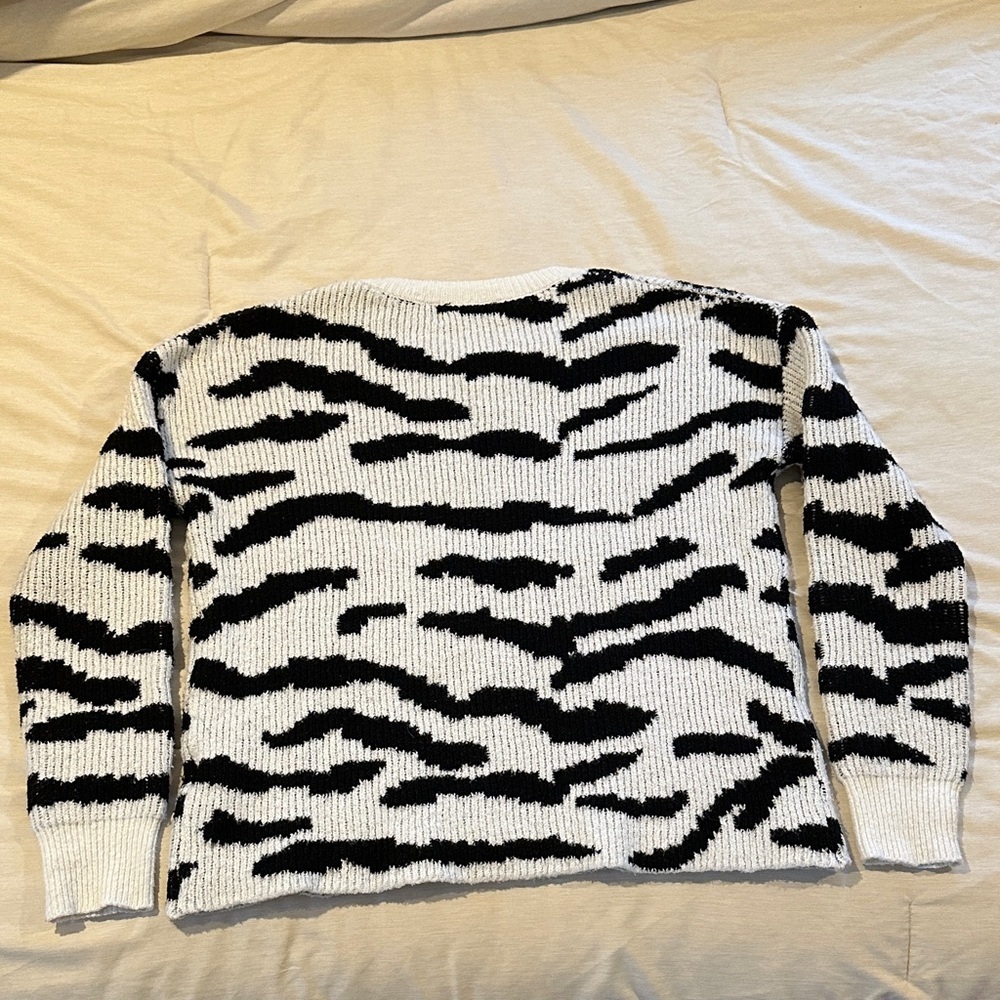 John + Jenn Zebra Pattern Sweater – Women’s – Cozy Knit Pullover Size XS - Picture 8 of 8
